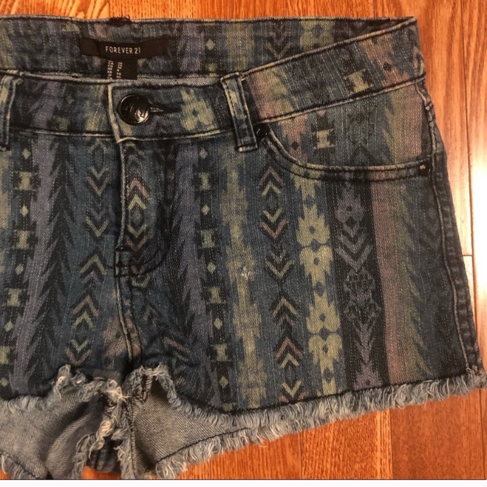 ✨HP✨Aztec Print Denim Shorts